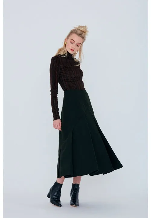 416 / Pleated Skirt w Pointed Yoke