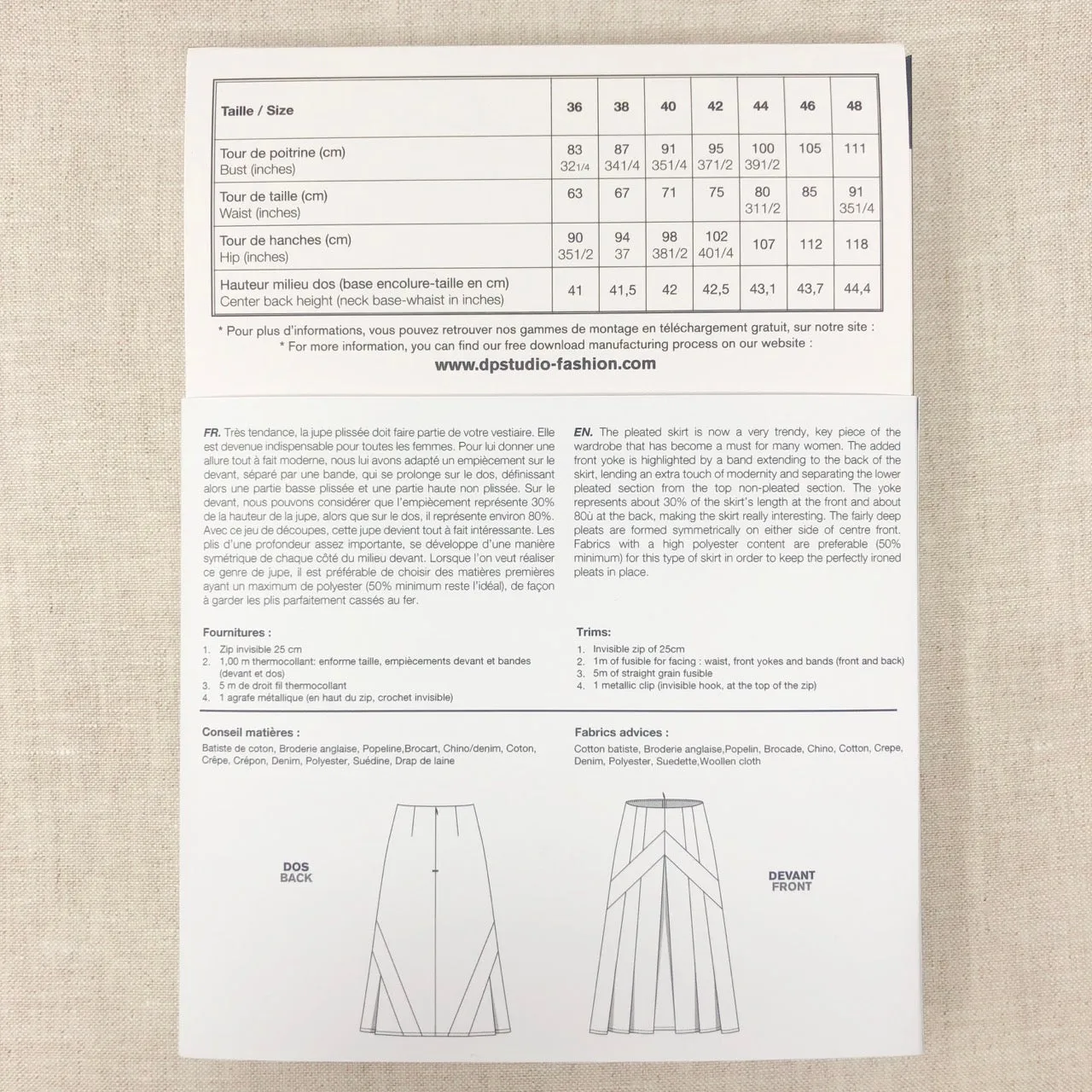 416 / Pleated Skirt w Pointed Yoke